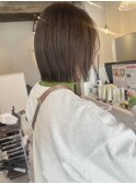 マットベージュカラー切りっぱなしボブ