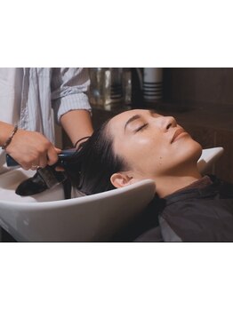 頭皮も髪も美しく、心が癒される贅沢なひと時を…。頭皮マッサージによる血行促進効果も嬉しい◎