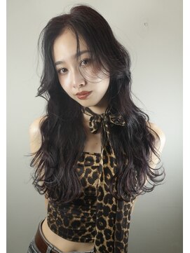 ピア ヤクイン(Pia Yakuin) レッドカラー×レイヤーカット