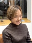 極細ハイライトで叶える柔らかママショート