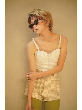 デイ(day) ハイトーンで作る【大人ウルフ】無造作な動きのショート