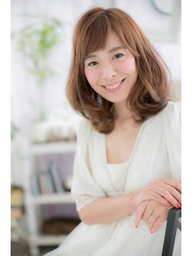 ヘアアンドビューティー ミック(Hair & Beauty miq) くびれカールが大人かわいいことりベージュミディa1