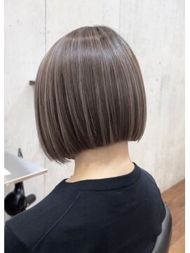 ヨロ 小岩(YOLO) ハイライトショートヘアダブルカラーイルミナカラーオージュア