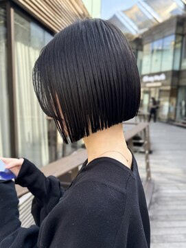 ミィ 表参道(mee.) 黒髪/ボブウルフ/ネビージュ/小顔/ワンレン/髪質改善/前髪