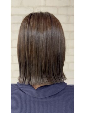 ビス ヘア アンド ビューティー 西新井店(Vis Hair＆Beauty) 10代20代切りっぱなしボブ外はねグレージュ