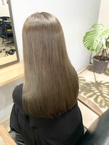 スリー(Three)&nbsp;【Three/萩原/大分】オリーブベージュ/透け感/透明感