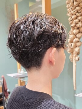 トリコ ショップアンドヘアサロン(tricot shop hair salon) ボーイッシュ女子の刈り上げショート×パーマ　フクザワ