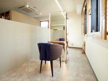 アレー(...alley)の写真/【全席半個室】少人数のプライベート空間◎アンティーク調の家具に囲まれた店内で極上のひと時を…♪