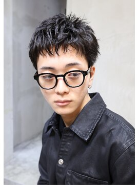 ルーツ(ROOTS) くせ毛風ツイストピンパーマで躍動感を