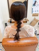 ヘアーアンドアイラッシュラック (Hair&Eyelash Luck) カジュアルダウンポニー
