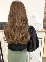カミエ(kamie) ツヤ感たっぷりのブラウンロング×上品な大人スタイル