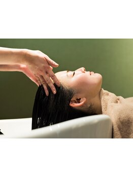 季節の変わり目のデリケートな頭皮汚れを落とし髪の芯までしっかりケア！癒しのひと時をお過ごしください♪