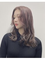 オンザ(ONTHE)&nbsp;透明感くすみピンクグレージュセミロングスタイル【林京平】