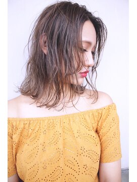 ティティ(TiTi) ヘーゼルベージュ切りっぱなしボブ[TiTi_栗林れい]