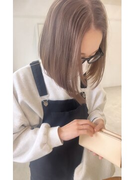 ヘアデザイン ソラ(Sola) 透明感アッシュベージュデザインカラー×丸みボブ20代30代40代