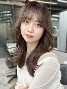 フォンズ(FONS) 小顔見せが叶う韓国レイヤーカット&透明感グレージュカラー