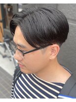 フリーク バーバーショップ 都島店(FREAK BARBER SHOP) 黒髪大人ナチュラルツーブロックセンターパート