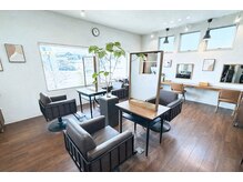 コティー(Kotii)の雰囲気（柔らかい光の入る、明るい店内。）