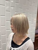 モザミ(MOZAMI)&nbsp;透明感ミルクティーベージュのレイヤーボブ