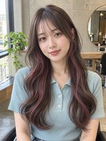 ラナ(LaNA)&nbsp;ピンクの差し色とゆるやかなロングヘア