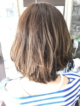 リル 阪神尼崎(LiL') LiL'ハニーヘアマーメイドアッシュ斜めバング