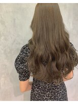 キチ(kichi.)&nbsp;[kichi.] ロングヘア×カーキベージュ