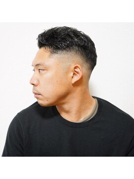 ワンワンオー バーバーショップ コンチネンタル(@110 BARBER SHOP continental) FADEカット