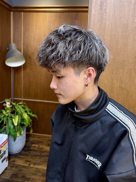 ラフ バイ マグ 南松本(R.A.F. by Mag) センターパートマッシュツイストスパイラルパーマメッシュ