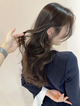 レジナヴィータ 栄(Reginavita) くびれ巻き 透明感カラー 韓国ヘア アッシュベージュ 美髪 20代