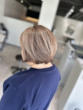 エルピス 中央林間店(elpis) 白髪ぼかしで柔らか質感ショートボブ