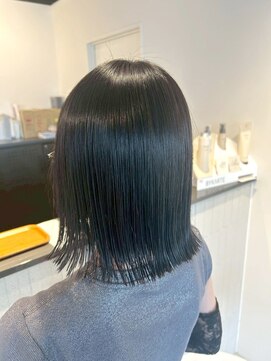 ギネス(Giness) くびれヘアコンパクト切りっぱなしボブ