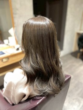 アフィナー(Afinar) 【横浜駅/横浜西口】グレージュ