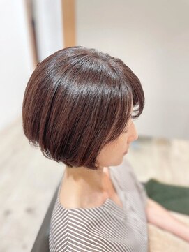 ウルフボブミディアムヘアカラー外ハネボブグレージュヘアカラー