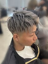 ソソ(soso.)&nbsp;MEN’S HAIR/シルバーカラー/ブリーチ//長めスパイキー/木更津