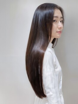 ロビンソン(HAIR ROBINSON)の写真/【月曜営業】髪質改善専門店のこだわり薬剤を使用！手触りも柔らかい自然なストレートヘアが叶う♪