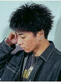 男らしいビターさをツイスパで再現。フェザーアップショート