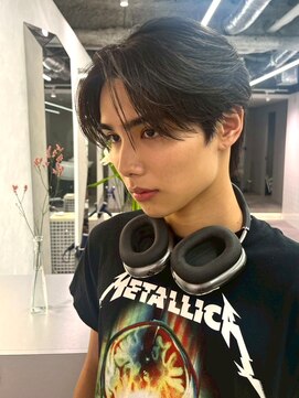 ベイルーム(BAYROOM by HONEY omotesando) 横浜　センターパート　曲がる縮毛矯正　ブルーブラック1