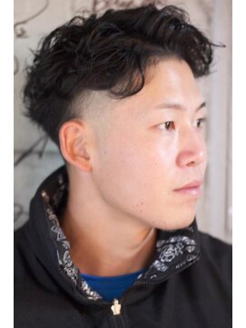 キングスマントーキョー 立川北口店(KINGSMAN TOKYO) アップバング / ツーブロック / スキンフェード 【立川】