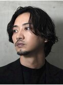 大人の波巻きスパイラルパーマミディアムロングメンズカットヘア