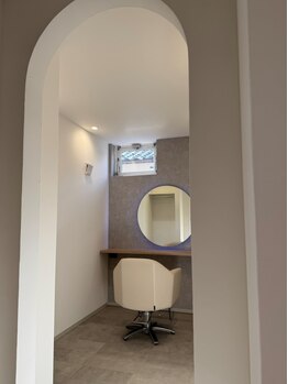 プライぺートな個室空間で、気を遣わず”素のまま”の自分でいられるあなただけの隠れ家サロン―。