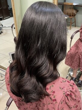 アメリ バイ アピッシュ(Amelie by apish) コテ巻き風パーマ韓国風パーマミディアムパーマ前髪パーマ