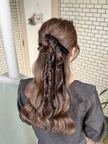 フェリーチェ(Felice)&nbsp;カチモリハーフアップ 外巻き カチモリヘア 個性派ヘアセット