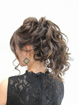 プログレスプラス 結婚式やお呼ばれパーティ仕様♪ポニーテールアレンジ☆