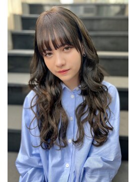 クーエフー(coo et fuu) 20代30代40代 ぱっつん前髪のロングウェーブ　藤沢