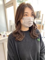 ヘアデザイン ソラ(Sola) やわらかベージュブラウン×センターパート大人ミディアム