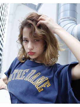 アデ オモテサンドウ(ade omotesando) カジュアルさとエレガントさを兼ね備えた海外風レイヤーボブ