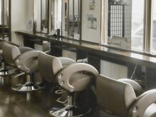 メンズ もぜか堂(MEN'S もぜか堂)の雰囲気（落ち着いた雰囲気です！半個室アリ◎［メンズ/眉毛/パーマ］）