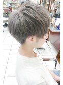 マッシュショート　カラーアッシュグレージュブリーチデザイン