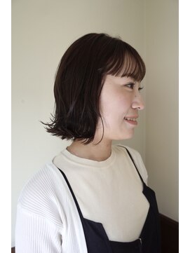 レイジーアワーズ(Lazy Hours) 外ハネニュアンスが映える柔らかボブスタイル