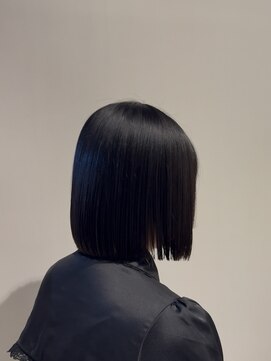 エスケープ トゥ ボナ(ESCAPE to bona.) 切りっぱなしボブ×縮毛矯正